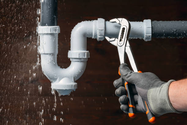 Professional Gas Line Repair technician working in Ellwood City, PA